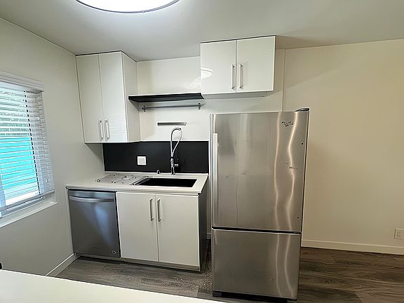 4th image of 1132 N Formosa Ave APT 1