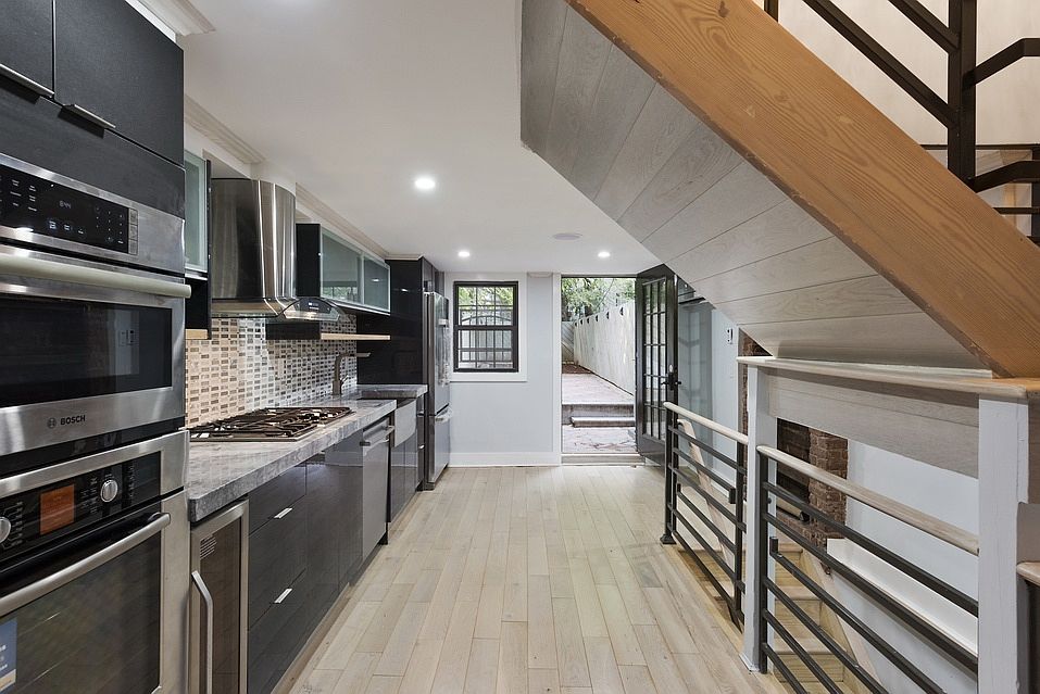 1st image of 217 Putnam Ave