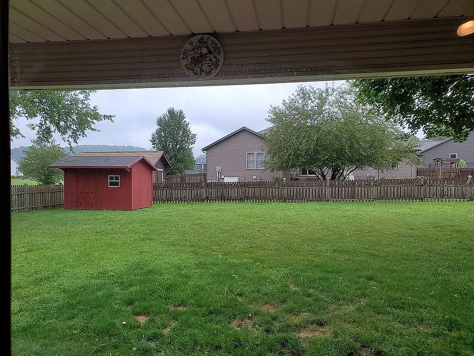 1st image of 579 Easy St NE
