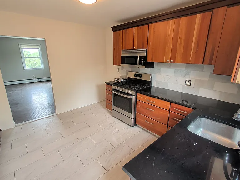 234 Plymouth Ave — Photo 3