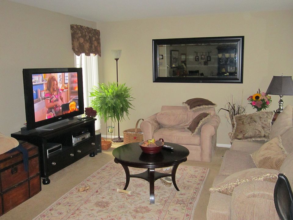 2nd image of 102 Westbury Ct