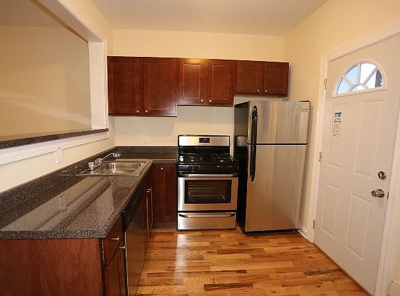 2nd image of 4417 N Wolcott Ave APT 3A