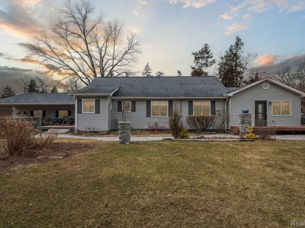 3455 W Shiawassee Ave, Fenton, MI 48430