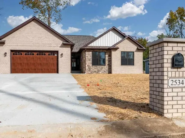 2534 Birchwood Ln, Terre Haute, IN 47803