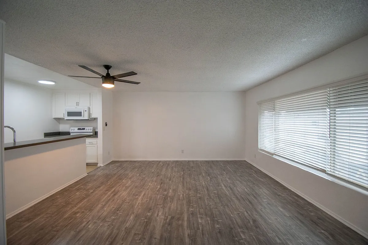 Building Photo - 4414