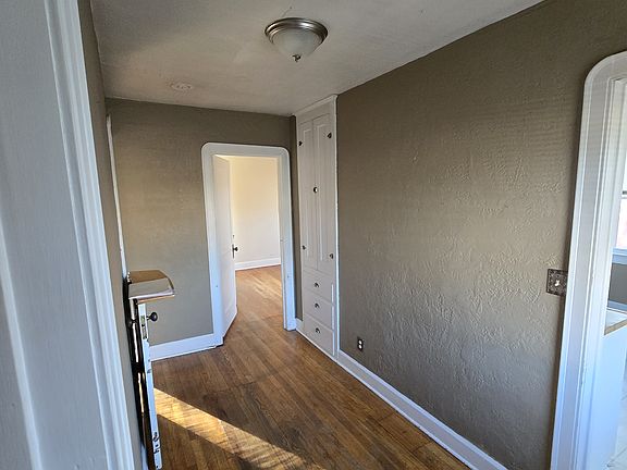3rd image of 2902 Pine Ave