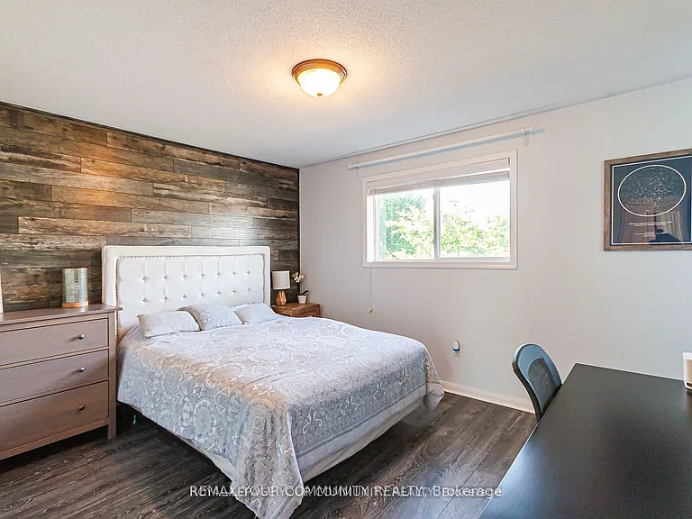 688 Hamilton Cres — Photo 12