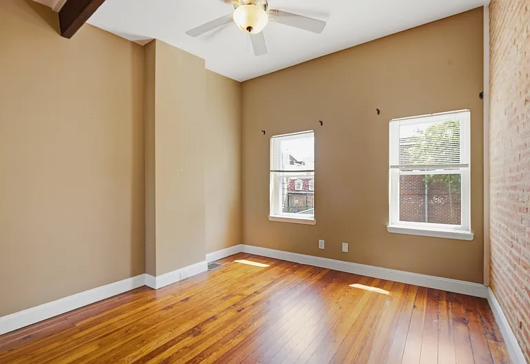1214 Marshall St — Photo 8