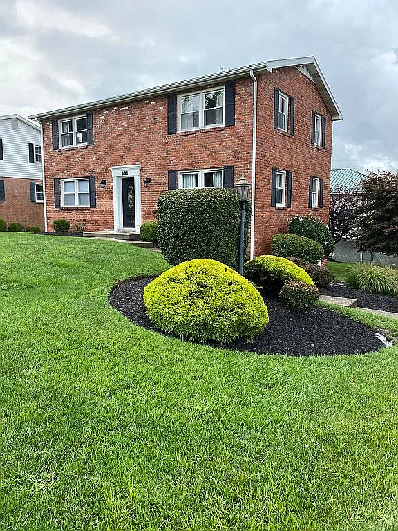 221 Westwood Ave photo 1