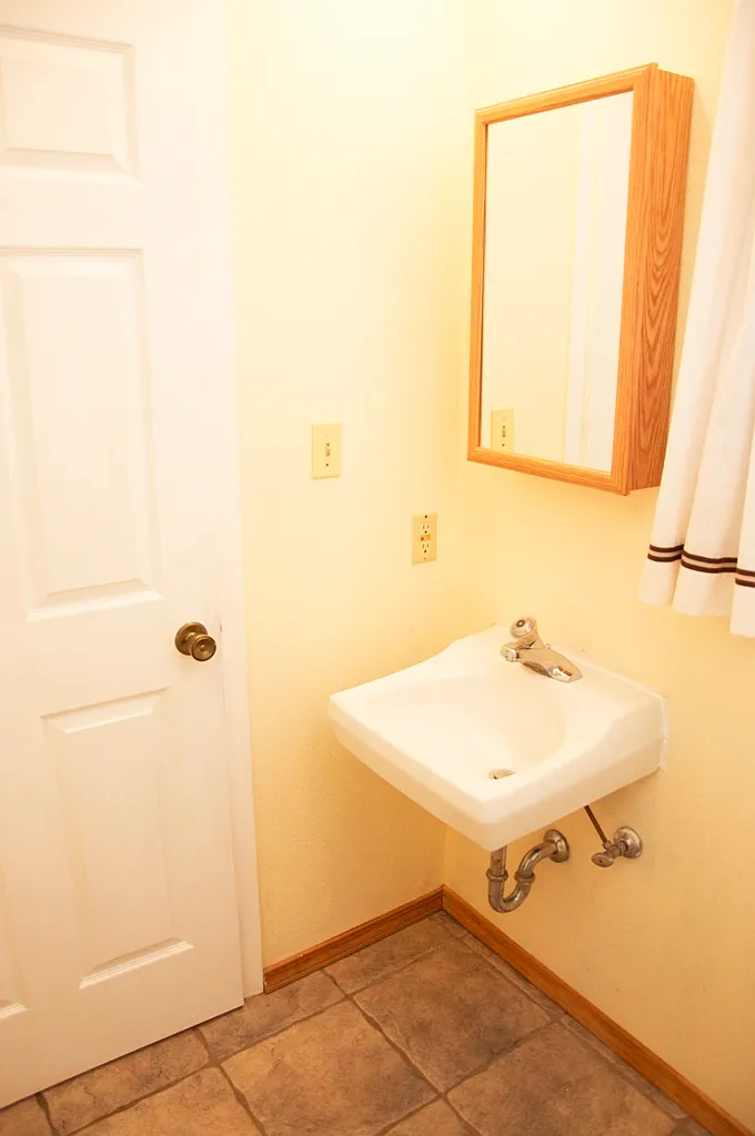 2 bed, 1.5 bath, 1072 sqft, $2,050 — Photo 3