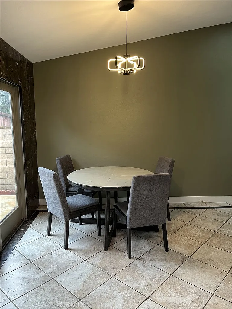 5 bed, 1330 sqft, $5,000 — Photo 3