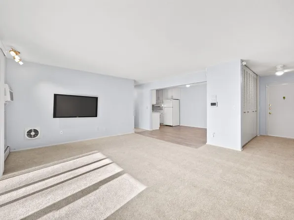 4350 Brookside Ct APT 302, Edina, MN 55436