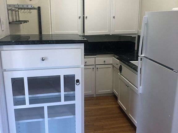 4th image of 2341 Chestnut St APT 102