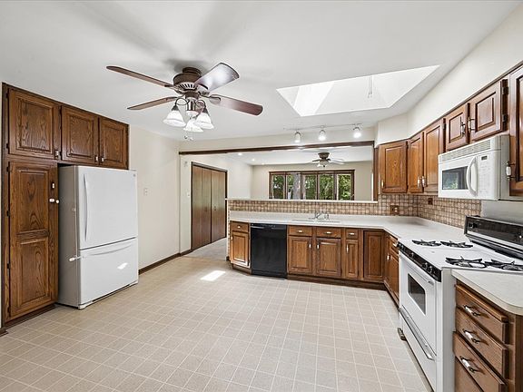 2nd image of 422 E Ravine Ave