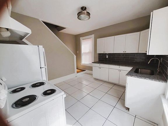 2nd image of 567 Wilkinson St Unit 2