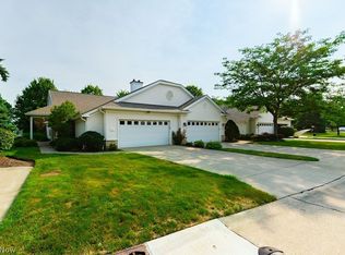 4 Whitaker Cv, Avon Lake, OH 44012