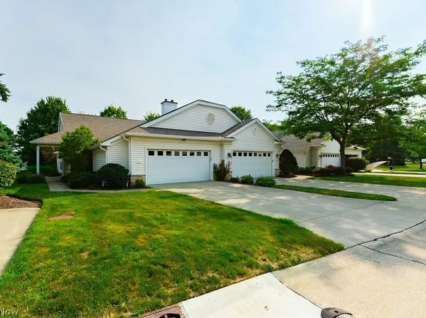 4 Whitaker Cv, Avon Lake, OH 44012
