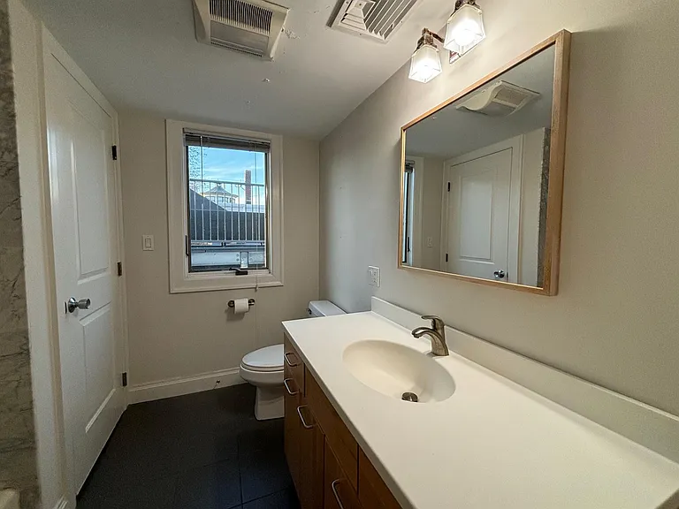 1012 Massachusetts Ave — Photo 15