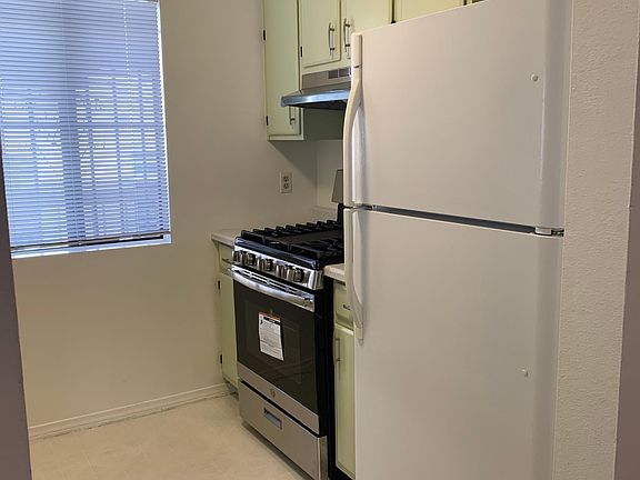 5th image of 313 N Alexandria Ave APT 302