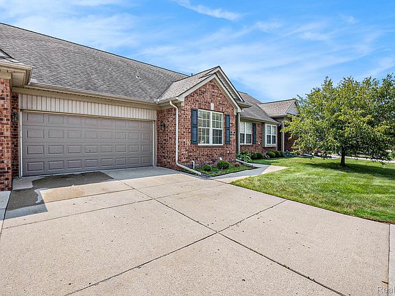 4th image of 5477 Victory Cir