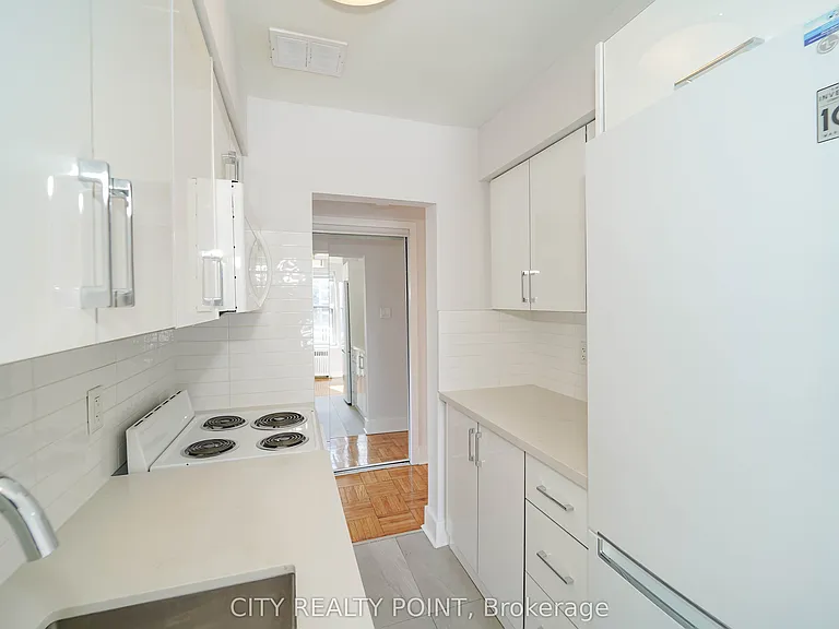 1545 Bathurst St #405 — Photo 4