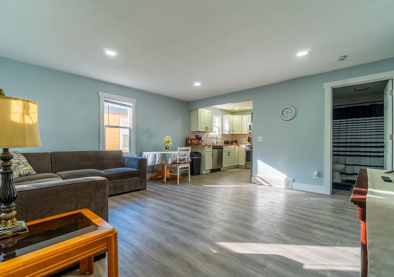 Your Home Away From Home - Cozy 2BR in Muskegon — Photo 2
