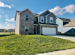 526 N Wyndstone Way, Fortville, IN 46040