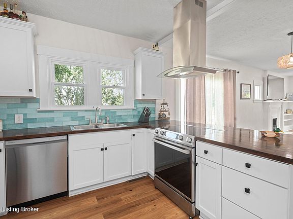 5th image of 606 College St