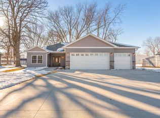 2702 Park Ave NW, Faribault, MN 55021