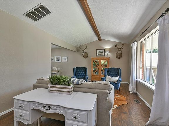 4th image of 3801 NE 142nd Cir