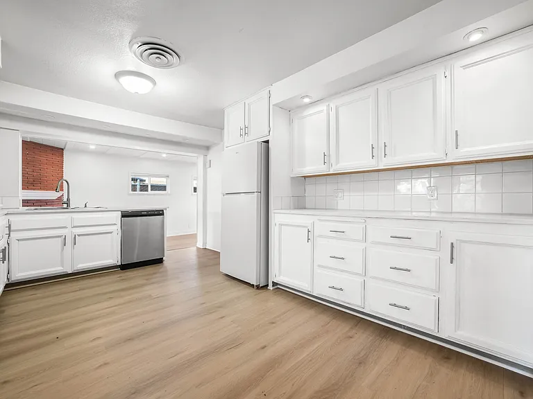 330 W Pinedale Ave — Photo 19
