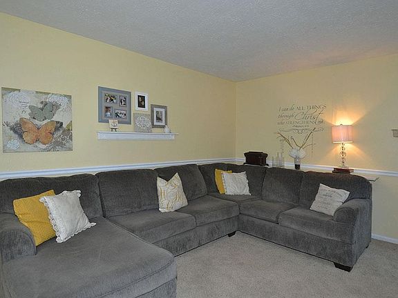 4th image of 2914 Golden Leaf Dr