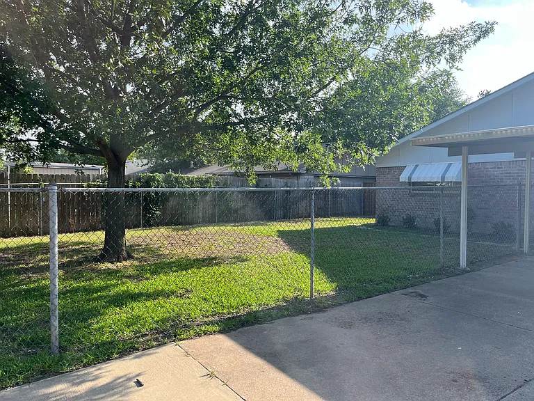 2940 Rolling Hills Dr — Photo 6