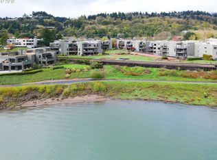 5630 SW Riverside Ln APT 18, Portland, OR 97239