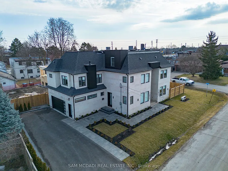 1019 Strathy Ave — Photo 1