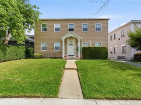 902 S Marengo Ave, Pasadena, CA
