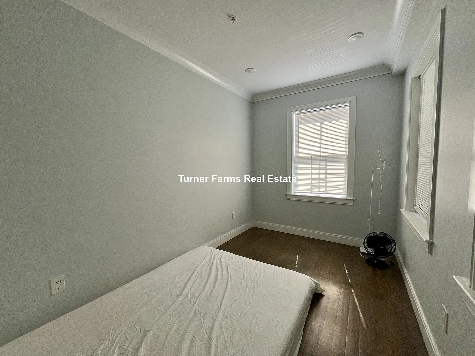 3 bed, 2.5 bath, 9999 sqft, $4,750 — Photo 4