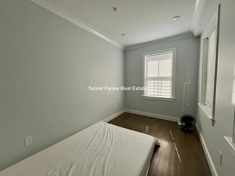 79 Linden St #2 — Photo 9