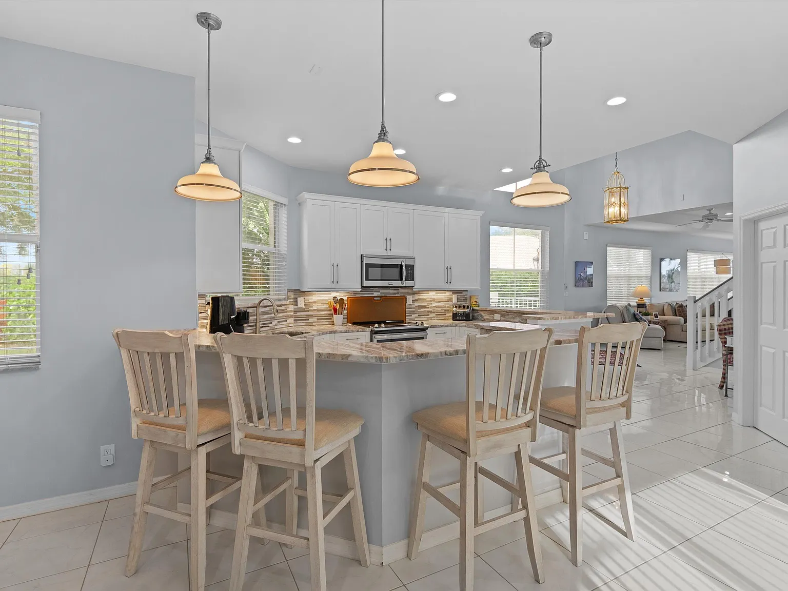 4 bed, 3.5 bath, 2905 sqft, $10,000 — Photo 3
