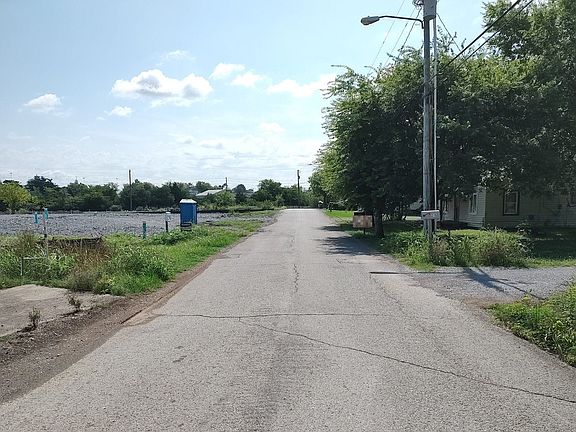 4th image of 208 E Adams Ave