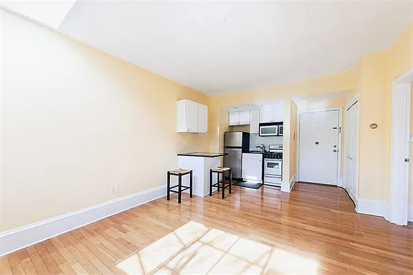 Building Photo - 511 Beacon St #12