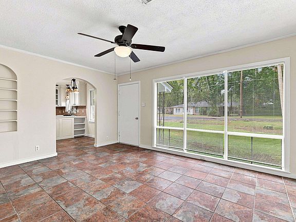 4th image of 213 Garden Dr
