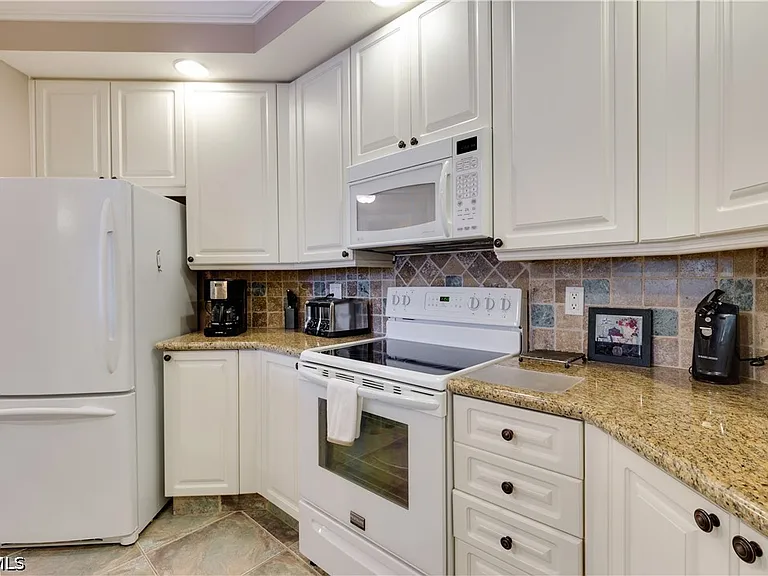 2825 Palm Beach Blvd #308 — Photo 11