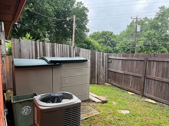 5th image of 2104 Valleywood Dr