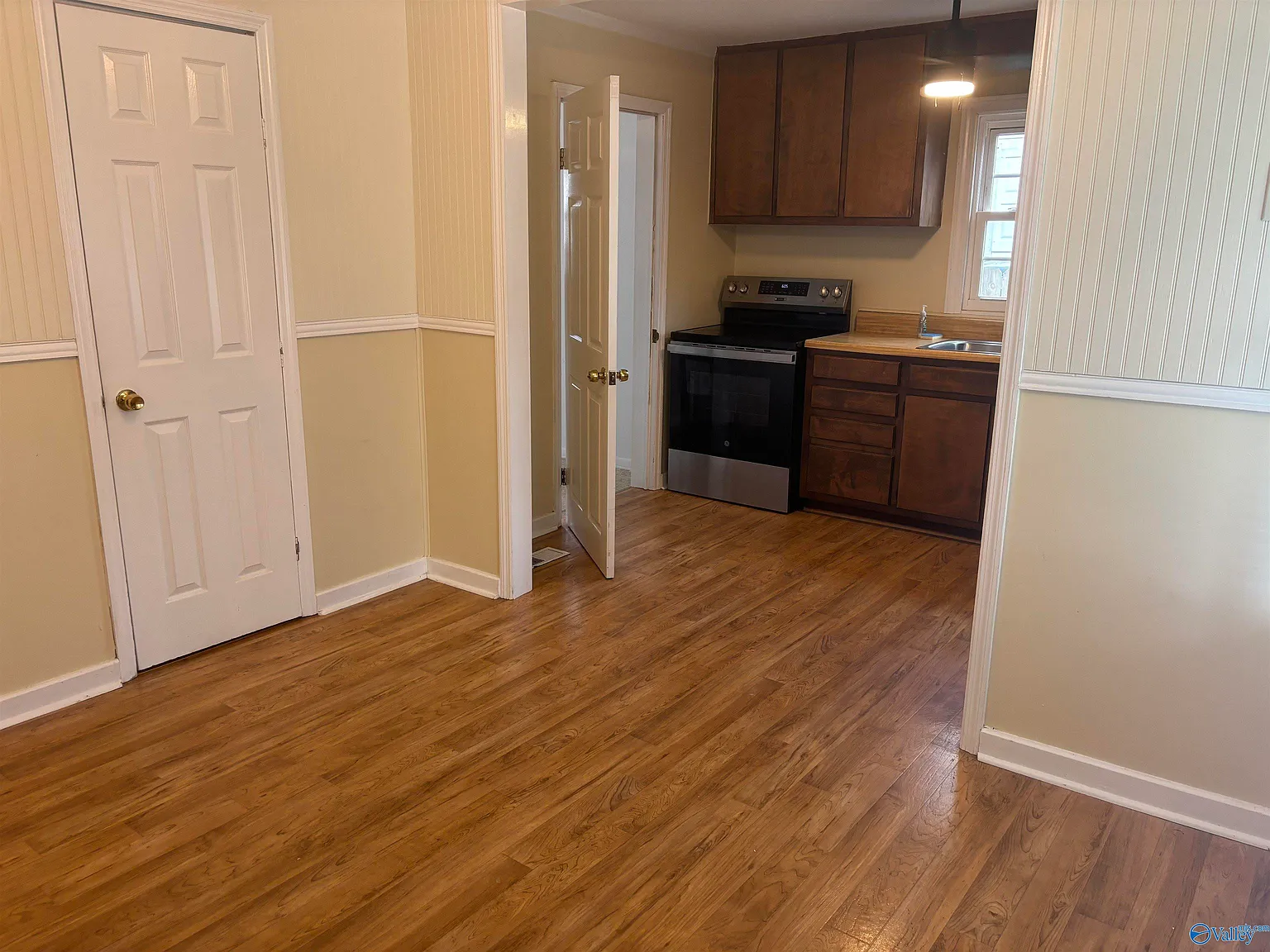 2 bed, 1.0 bath, 986 sqft, $1,200 — Photo 4