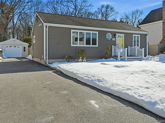 2nd image of 418 Old Farmingdale Road