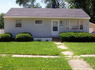 1043 W Langdon Pl, Freeport, IL 61032