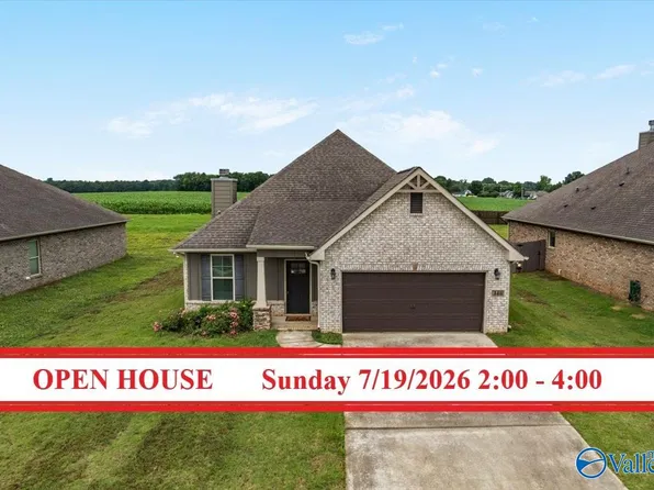 146 Elledge Farm Dr, Hazel Green, AL 35750