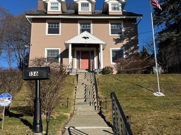 136 Maple Ave Floor 2