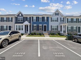 18255 Summit Pointe Dr, Triangle, VA 22172